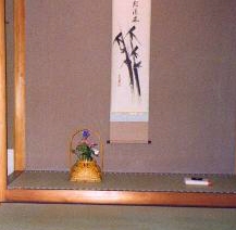 Tokonoma avec Ikebana et Calligraphie